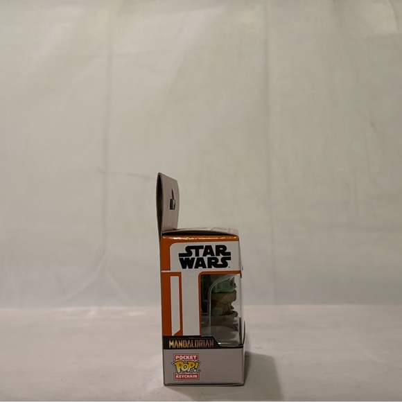Funko Pocket Pop! Keychain–The Child (Grogu)–Star Wars Mandalorian–New in - Picture 2 of 7